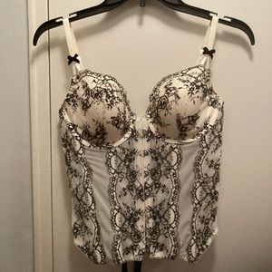 Victoria’s Secret Black and White Lace Bustier NWT